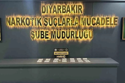 Diyarbakır’da araçta ve iki ikamette yapılan aramada uyuşturucu madde ele geçirildi
