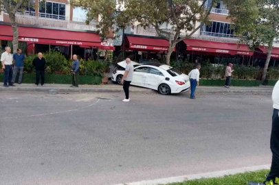 Nallıhan’da tır 2 otomobile çarptı: Yaralılar var
