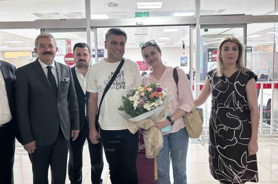 Tahran’dan Van’a direkt uçuşlar başladı: İlk turist kafilesi çiçeklerle karşılandı
