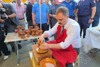 Karacasu’da protokolden çömlek şov
