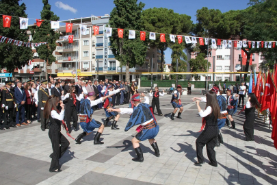 Manisa ilçelerinde Zafer Bayramı kutlandı
