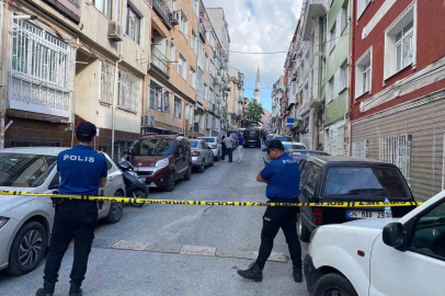 Fatih’te dehşet: Emekli polis eşini ve çocuğunu öldürdükten sonra intihar etti

