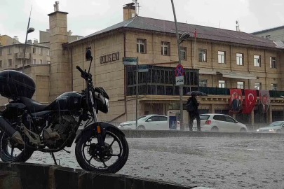 Erzurum yağmur ve dolu etkili oldu
