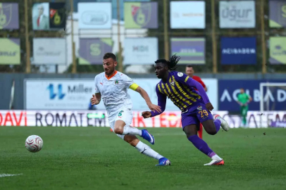 Trendyol Süper Lig: Eyüpspor: 1 - Alanyaspor: 1 (İlk yarı)
