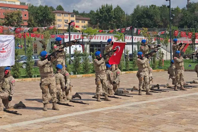 Karabük’te 30 Ağustos coşkusu: Komandoların gösterisi nefes kesti
