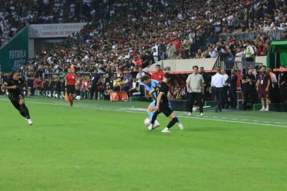 Tredyol Süper Lig: Amed Sportif Faaliyetler: 1 - Trabzonspor: 1 (İlk yarı)
