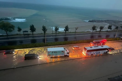 Giresun’da sağanak yağış Karadeniz Sahil Yolu’nu suyla doldurdu
