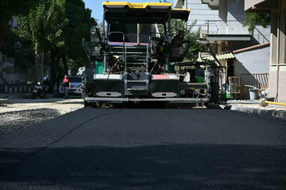 Altyapısı yenilenen caddede asfalt çalışması başladı
