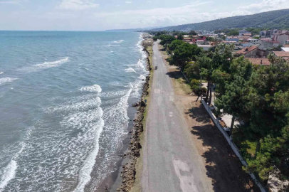 Samsun’da kıyı erozyonu yola kadar ulaştı, yapıları tehdit ediyor
