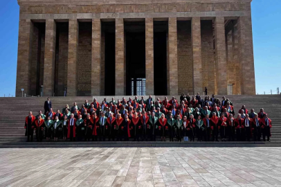 Yargıtay üyeleri, adli yılın açılışı dolayısıyla Anıtkabir’i ziyaret etti
