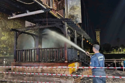 Adana’da asma yaya köprüsünde yangın: 20 metrelik bölüm yandı

