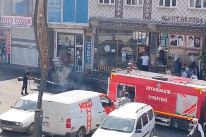 Diyarbakır’da hareket halindeki motosiklet alevlere teslim oldu
