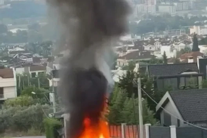 Park halindeki araç alev alev yandı
