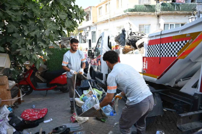 Kuşadası’nda sokağa hurda ve atık bırakanlara zabıta müdahalesi
