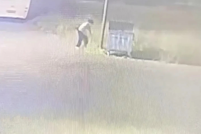 Önce yaktı sonra oturup izledi
