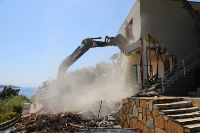 Bodrum’da kaçak yapılarda yıkım çalışmaları sürüyor
