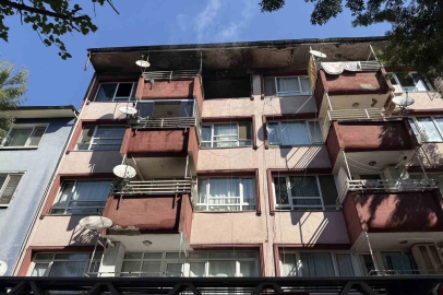 4 katlı binanın üst katında çıkan yangın paniğe neden oldu
