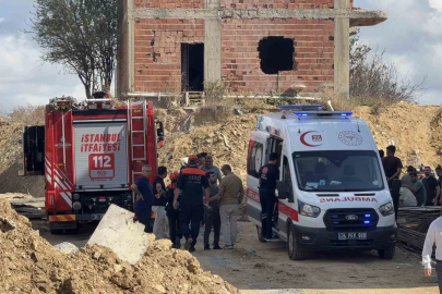 Başakşehir Şamlar Mahallesi’nde inşaat alanında toprak kayması yaşandı. Bölgeye itfaiye ekipleri sevk edildi. İlk belirlemelere göre göçük altında kalan 3 işçiden 2’si kurtarıldı. Göçük altındaki 1 işçiyi kurtarma çalışmaları devam ediyor
