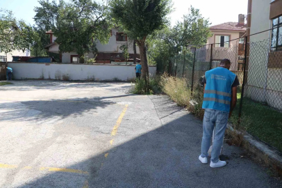 Bolu’da okulların boya ve temizliği denetimli serbestlik yükümlülerinden

