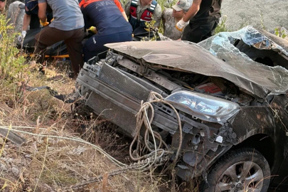 Bingöl’de araç dereye uçtu: 1 ölü, 4 yaralı

