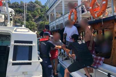 Boğulma tehlikesi yaşayan bir kişi Sahil Güvenlik tarafından denizden tahliye edildi
