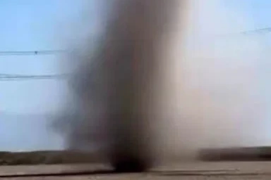 Konya’da tarlada hortum oluştu o anlar kamerada
