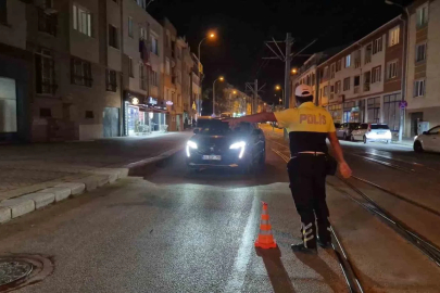 Eskişehir’de 25 polis ekibinin katılımı ile asayiş ve trafik uygulaması

