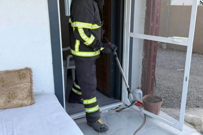 Arsuz’da eve giren yılanı itfaiye yakaladı
