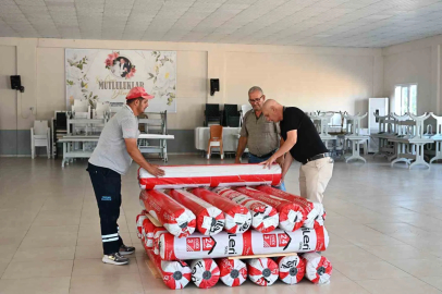 Manisa’da çilek üreticilerine büyükşehirden naylon desteği
