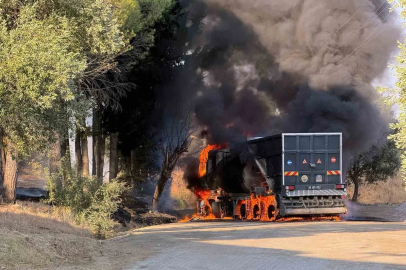 Dalaman Belediyesine ait araç alev alev yandı

