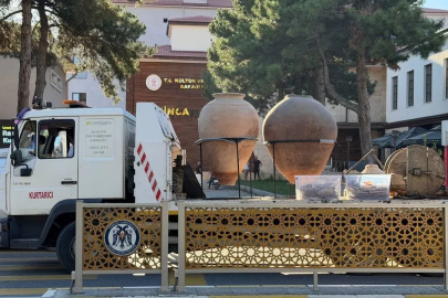 Depreme dayanıksız binadan tarihi eserler çıkarılıyor: Erzincan Müzesine taşınıyor
