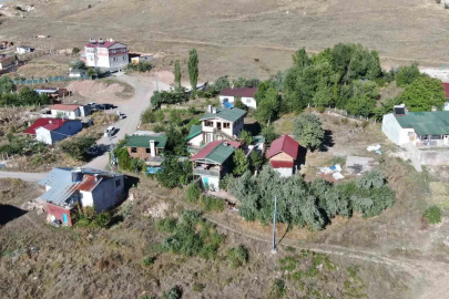 Köye yerleşen kamu emeklisi, köyde kafeye çevirdiği iki katlı evinde vatandaşlara hizmet veriyor

