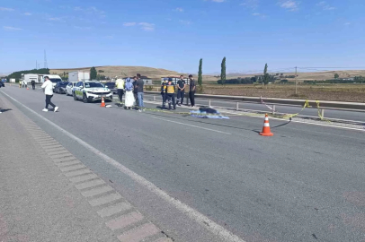 Bariyerlere çarpan motosiklet sürücüsü öldü

