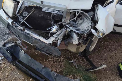 Mardin’de otomobil ile hafif ticari araç çarpıştı: 1 yaralı
