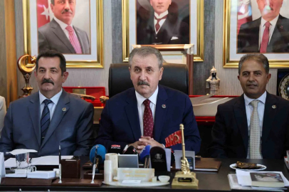 Destici: "Türkiye prangalarını kırmış güçlü bir ülkedir"
