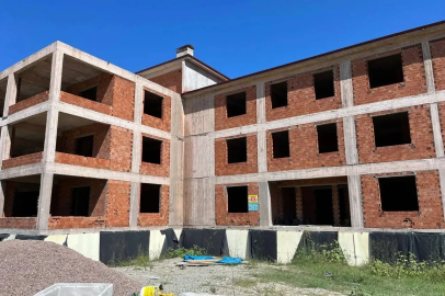Ayancık’ta yarım kalan huzurevi inşaatı bakanlığa devredildi
