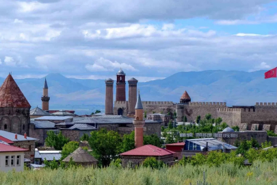 Herkes memleketine dönse Erzurum Türkiye’nin en kalabalık 8. ili
