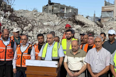 Gazze’de 6 katlı binanın enkazındaki 150 cenaze için "tek" iş makinesiyle arama başlatıldı
