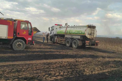 Anız yangınları geceyi aydınlattı
