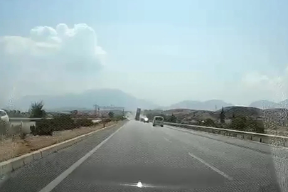 Tırın açık unutulan tırı dorsesi, EDS levhasını yerinden söktü
