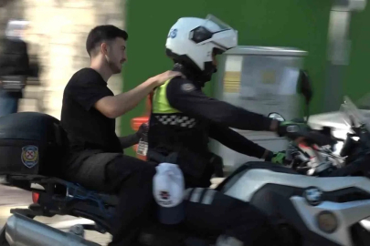 Kimliğini unutan genç için anne ve polis seferber oldu
