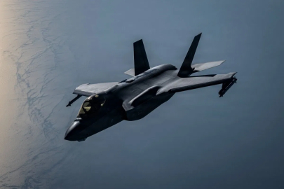CENTCOM: "ABD güçleri, 3 gemiyi etkisiz hale getirdi ve 2 gemiye çıktı"

