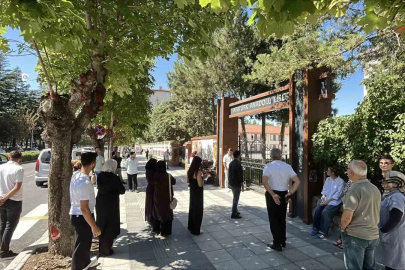 Çorum’da KPSS heyecanı: Adaylar içeride, aileler dışarıda ter döktü
