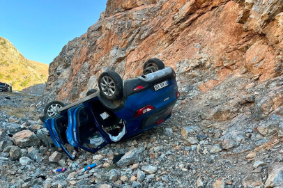 Otomobil şarampole yuvarlandı: 1’i çocuk 5 kişi yaralandı

