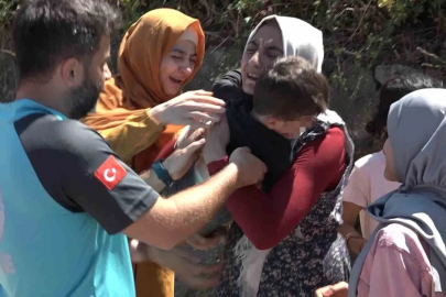 Kaybolan çocuğuna kavuşan anne sevinçten bayıldı
