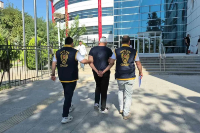 Sevgilisi darp edip daha sonra 1 kişiyi bıçaklayan şahıs gözaltına alındı
