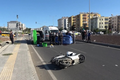 Kilis’te kırmızı ışık ihlali yapan otomobil motosiklete çarptı: 1 ölü
