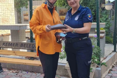 Vatandaş tarafından bulunan cüzdan zabıta tarafından sahibine teslim edildi
