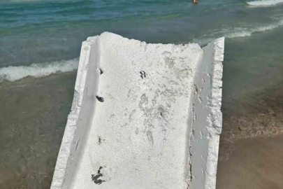 Çeşme’de denizi köpük kutular bastı
