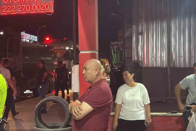 Alevlere teslim olan iş yerlerini gözyaşlarıyla izledi
